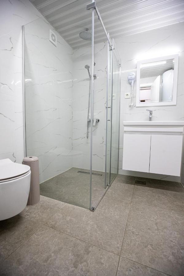 Queens Central Apartments Ohri Dış mekan fotoğraf