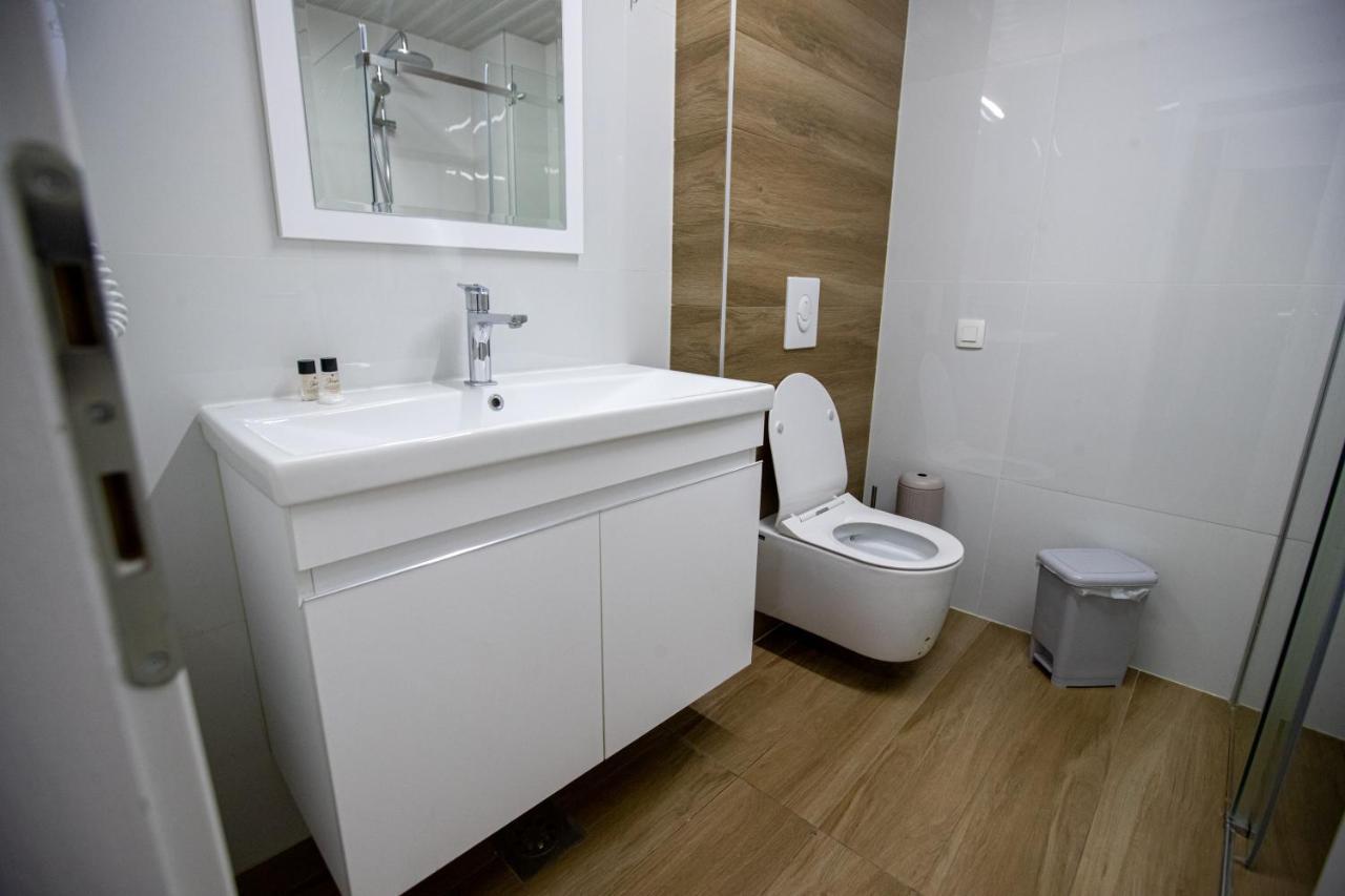 Queens Central Apartments Ohri Dış mekan fotoğraf